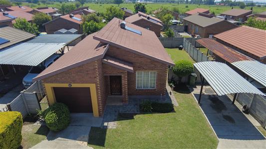 False - House For Sale in Waterval East, Rustenburg, North West - M126641
