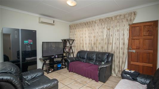 False - House For Sale in Waterval East, Rustenburg, North West - M126641