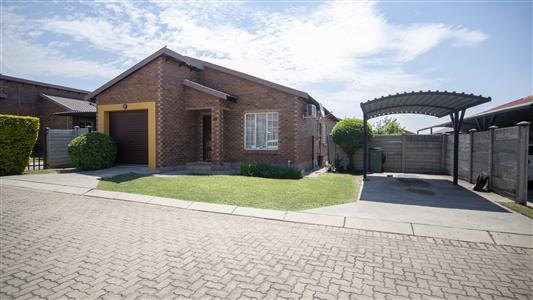 False - House For Sale in Waterval East, Rustenburg, North West - M126641