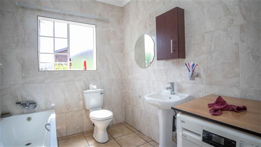 False - House For Sale in Waterval East, Rustenburg, North West - M126641