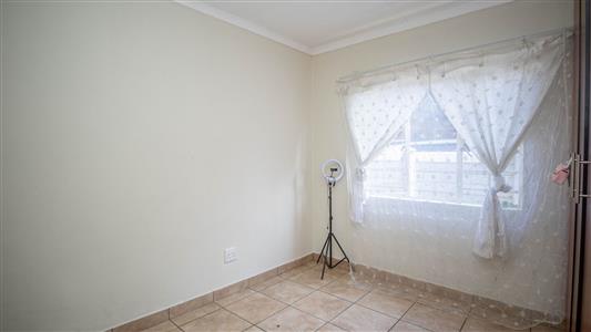 False - House For Sale in Waterval East, Rustenburg, North West - M126641