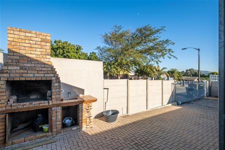 House For Sale in Protea Heights, Brackenfell, Western Cape - M126648