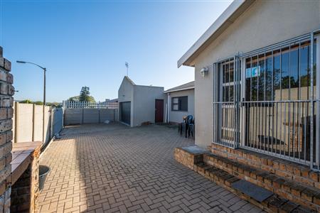House For Sale in Protea Heights, Brackenfell, Western Cape - M126648