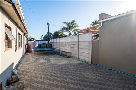 House For Sale in Protea Heights, Brackenfell, Western Cape - M126648