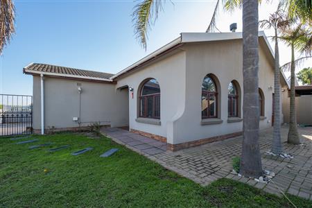 House For Sale in Protea Heights, Brackenfell, Western Cape - M126648