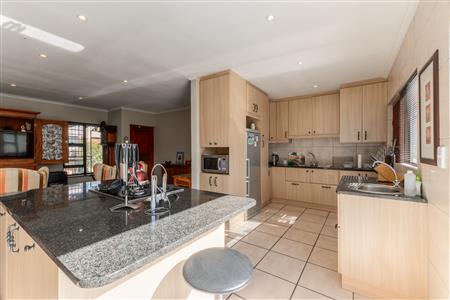 House Sold in Paarl North, Paarl, Western Cape - M126668