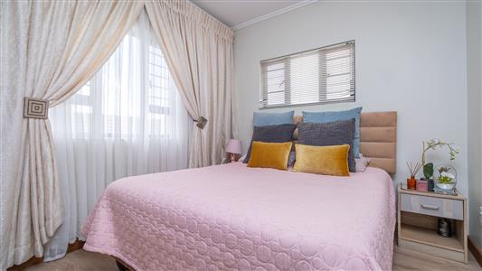 Townhouse For Sale in Fourways, Sandton, Gauteng - M126672