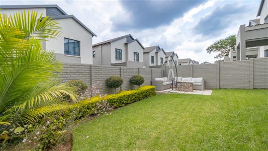 Townhouse For Sale in Fourways, Sandton, Gauteng - M126672