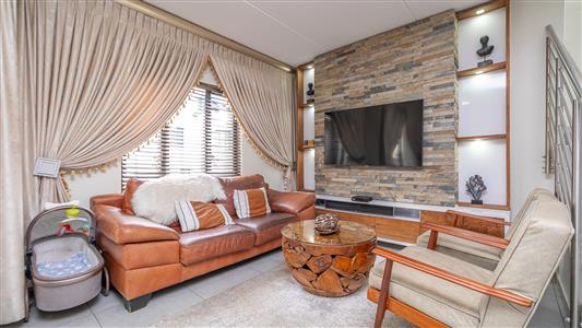 Townhouse For Sale in Fourways, Sandton, Gauteng - M126672