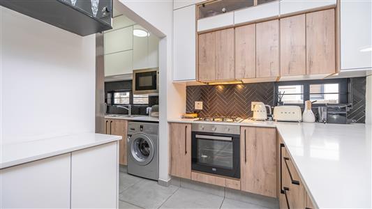 Townhouse For Sale in Fourways, Sandton, Gauteng - M126672