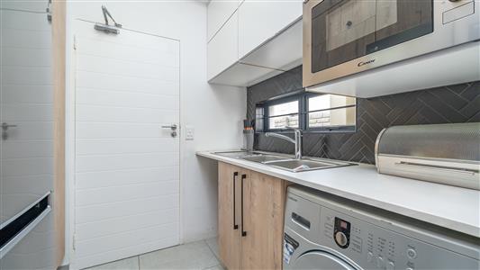 Townhouse For Sale in Fourways, Sandton, Gauteng - M126672