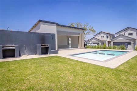 Townhouse For Sale in Fourways, Sandton, Gauteng - M126672