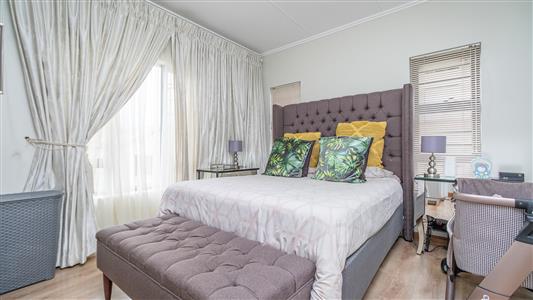 Townhouse For Sale in Fourways, Sandton, Gauteng - M126672