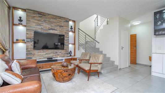 Townhouse For Sale in Fourways, Sandton, Gauteng - M126672