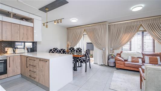Townhouse For Sale in Fourways, Sandton, Gauteng - M126672