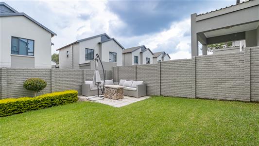 Townhouse For Sale in Fourways, Sandton, Gauteng - M126672