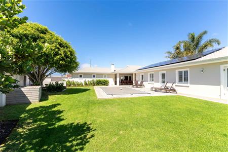 House For Sale in Whale Rock, Plettenberg Bay, Western Cape - M126688