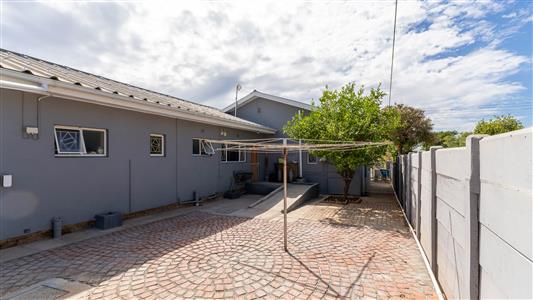 House For Sale in West Bank, Oudtshoorn, Western Cape - M126706