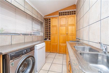 False - House For Sale in Jordaan Park, Heidelberg, Gauteng - M126703