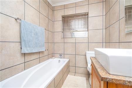 False - House For Sale in Jordaan Park, Heidelberg, Gauteng - M126703