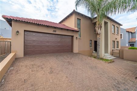 House For Sale in Homes Haven, Krugersdorp, Gauteng - M126718