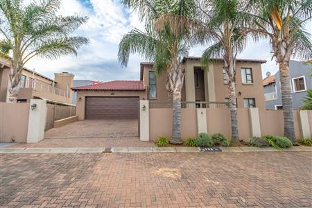 House For Sale in Homes Haven, Krugersdorp, Gauteng - M126718