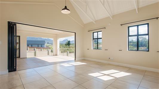 House For Sale in Kraaibosch, George, Western Cape - M126733