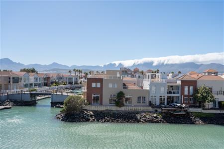 False - Apartment Unavailable in Harbour Island, Gordons Bay, Western Cape - M126734