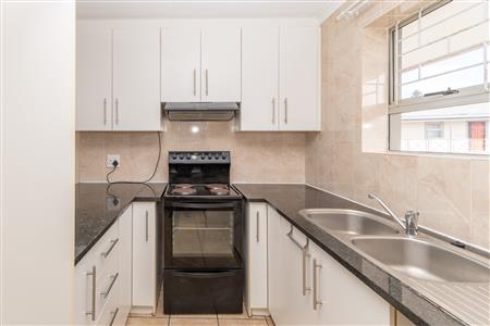 Apartment To Rent in Vredekloof East, Brackenfell, Western Cape - M126728