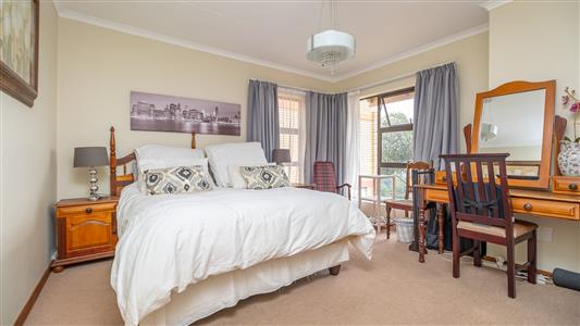 False - House For Sale in Helderkruin, Roodepoort, Gauteng - M126735