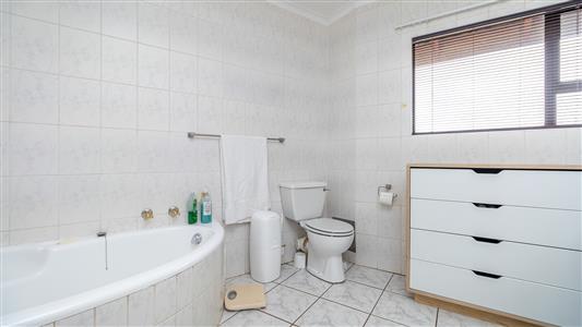 False - House For Sale in Helderkruin, Roodepoort, Gauteng - M126735