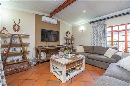 False - House For Sale in Heidelberg Central, Heidelberg, Gauteng - M126744