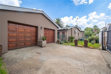 False - House For Sale in Heidelberg Central, Heidelberg, Gauteng - M126744