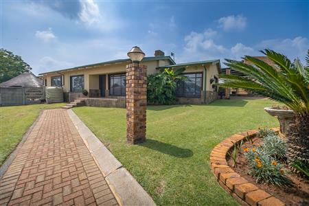 False - House For Sale in Heidelberg Central, Heidelberg, Gauteng - M126763