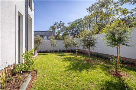 False - Townhouse For Sale in Bryanston, Sandton, Gauteng - M123895