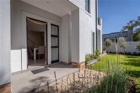 False - Townhouse For Sale in Bryanston, Sandton, Gauteng - M123895