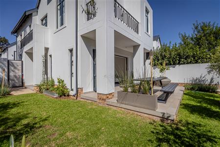 False - Townhouse For Sale in Bryanston, Sandton, Gauteng - M123895