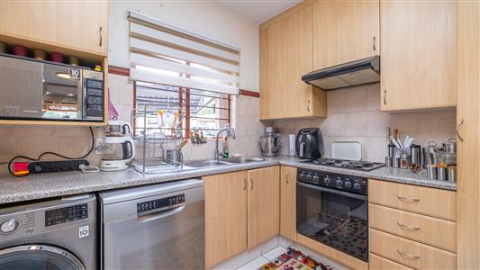 False - Townhouse Sold in Douglasdale, Sandton, Gauteng - M126795