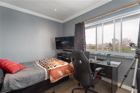 False - Apartment For Sale in Pinelands, Cape Town, Western Cape - M124099