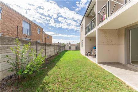 Apartment To Rent in Vredekloof East, Brackenfell, Western Cape - M126785