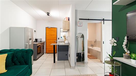 Apartment For Sale in Fleurhof, Roodepoort, Gauteng - M126792