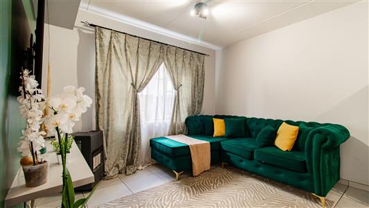 Apartment For Sale in Fleurhof, Roodepoort, Gauteng - M126792