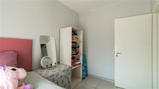 Apartment For Sale in Fleurhof, Roodepoort, Gauteng - M126792