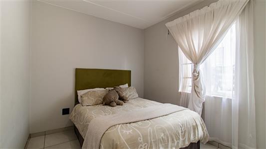 Apartment For Sale in Fleurhof, Roodepoort, Gauteng - M126792