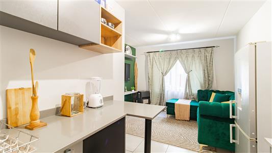 Apartment For Sale in Fleurhof, Roodepoort, Gauteng - M126792