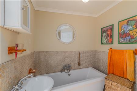 House Sold in Harfield Village, Claremont, Cape Town, Western Cape - M126794