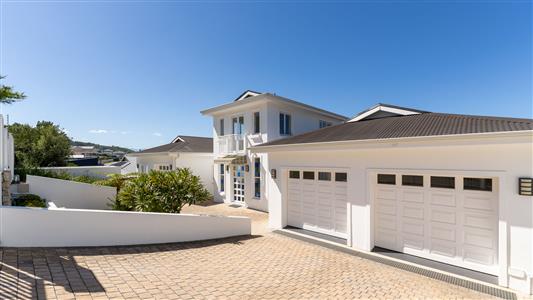 House For Sale in Whale Rock, Plettenberg Bay, Western Cape - M126804