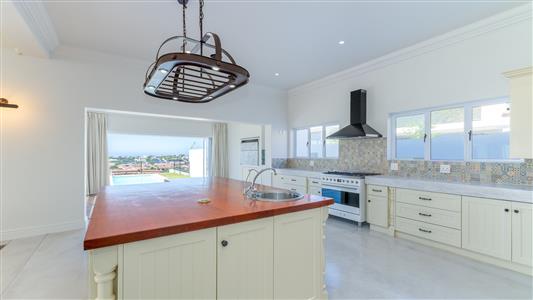 House For Sale in Whale Rock, Plettenberg Bay, Western Cape - M126804