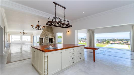 House For Sale in Whale Rock, Plettenberg Bay, Western Cape - M126804