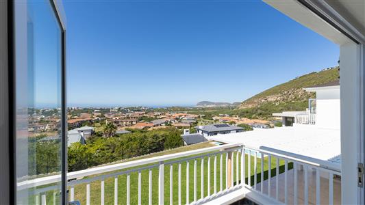 House For Sale in Whale Rock, Plettenberg Bay, Western Cape - M126804